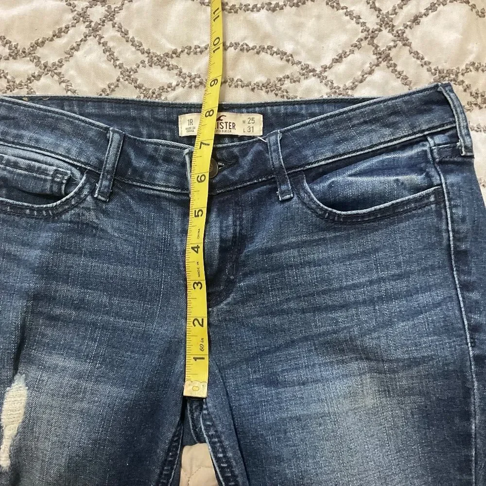 Hollister skinny jeans size 25W x 31L Rise 28.5” classic medium wash denim